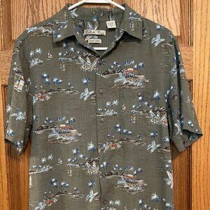 Batik Bay short sleeve, easy care shirt Hawiian Print super fun pattern. Size M